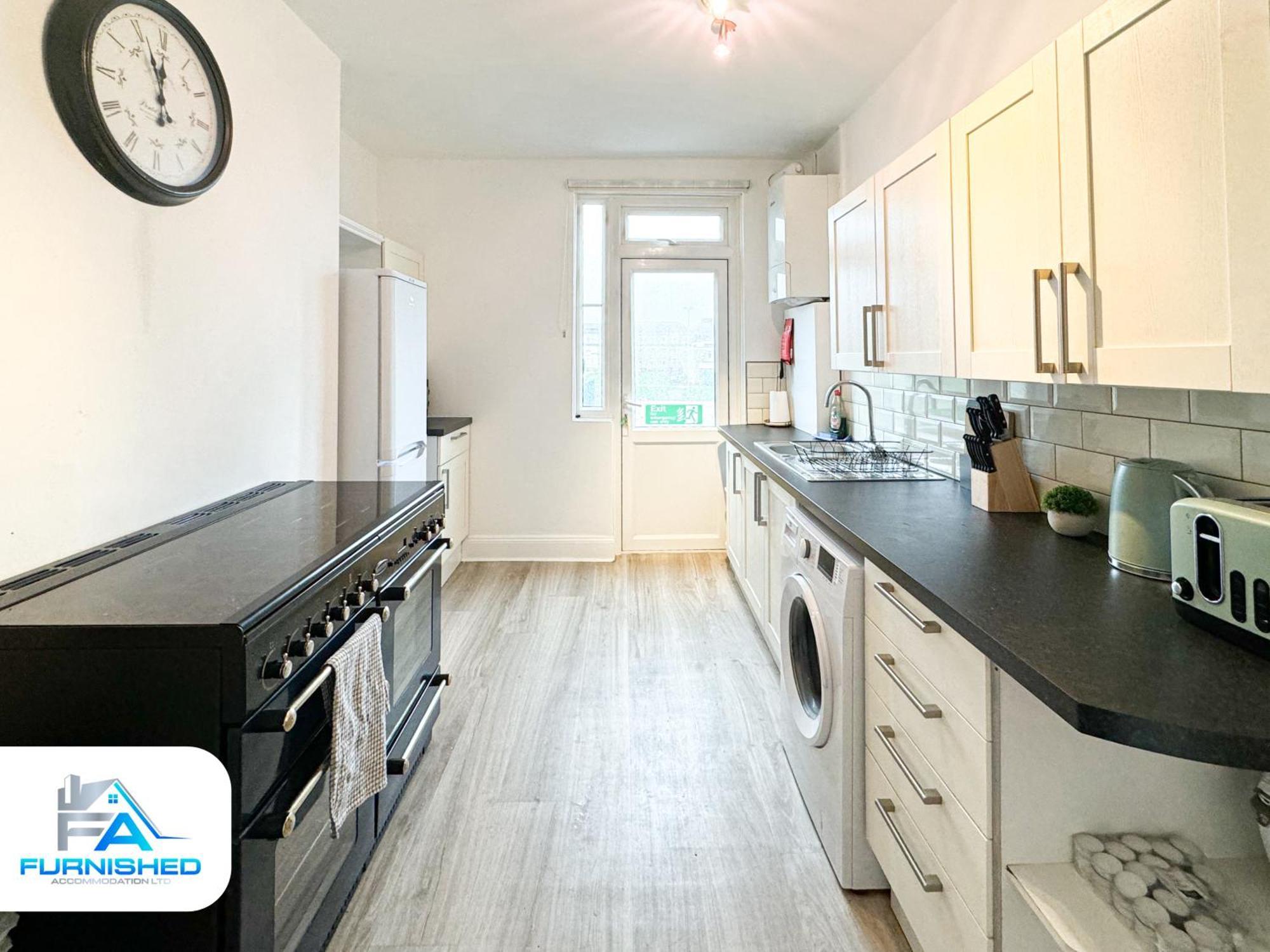 Free Parking - Family - Spacious Holiday home
