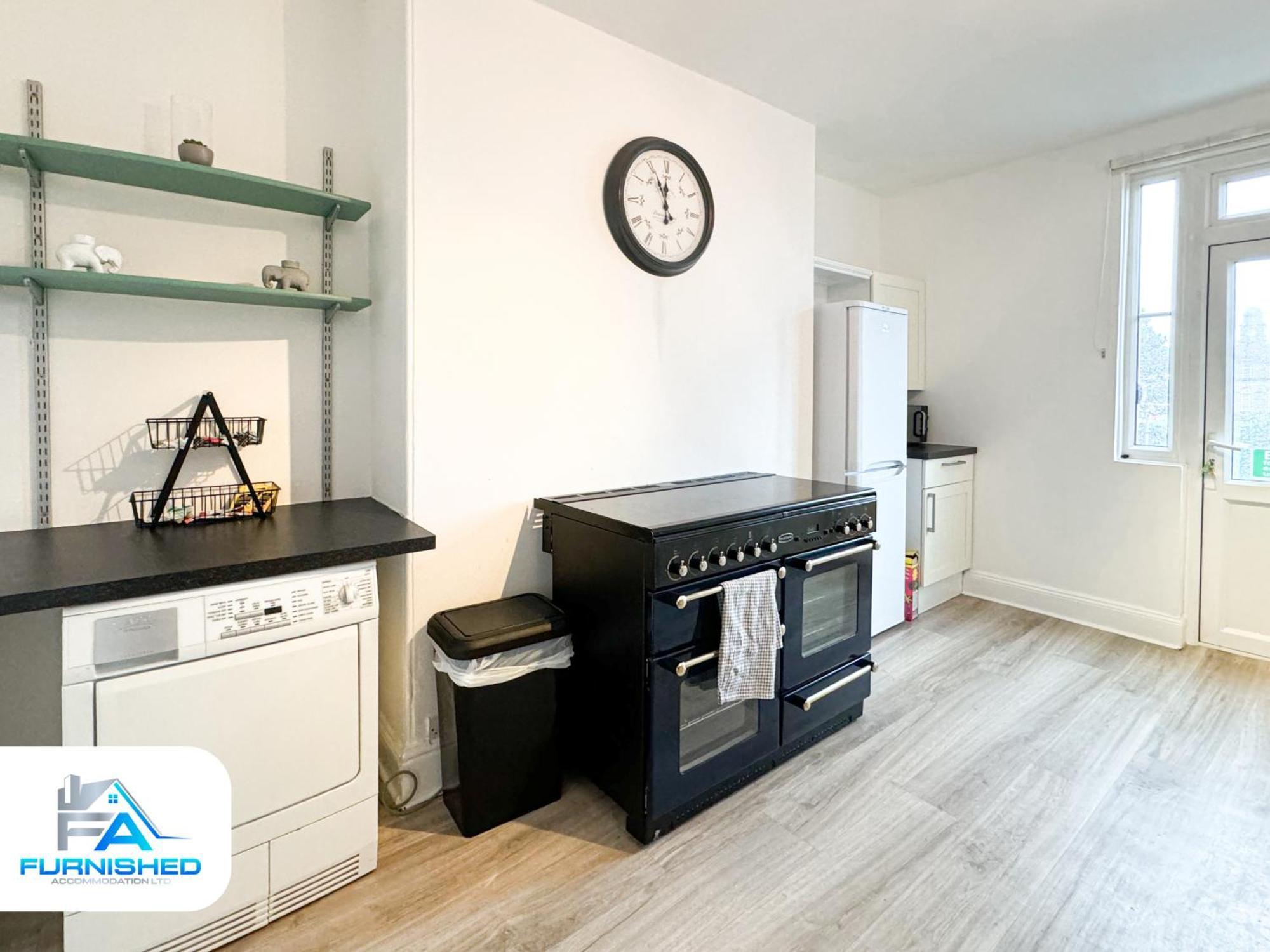Free Parking - Family - Spacious