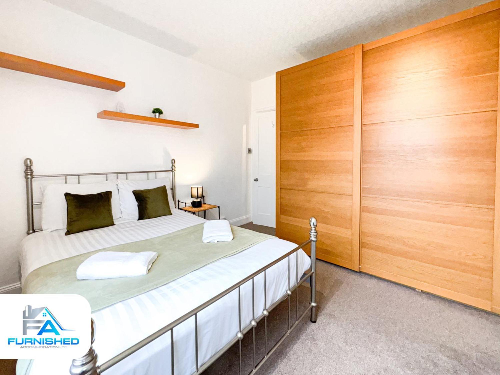Free Parking - Family - Spacious Holiday home
