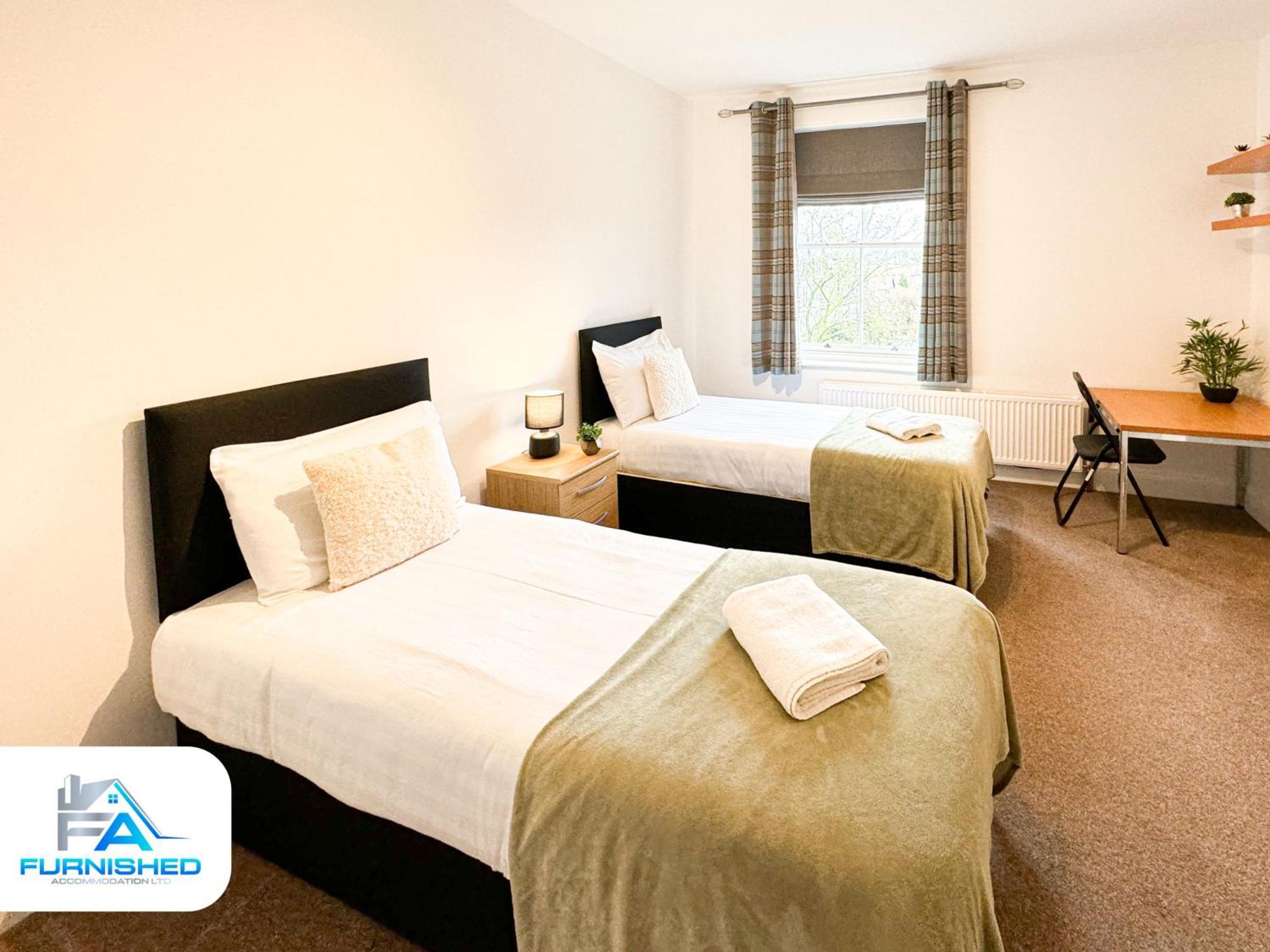 Free Parking - Family - Spacious Holiday home