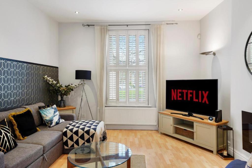 Holiday home Stylish Townhouse On The Stray - Sleeps 8 *