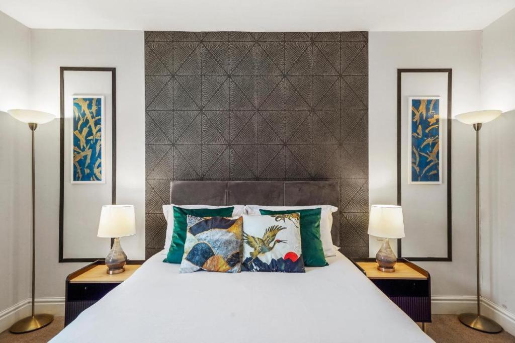 Stylish Townhouse On The Stray - Sleeps 8