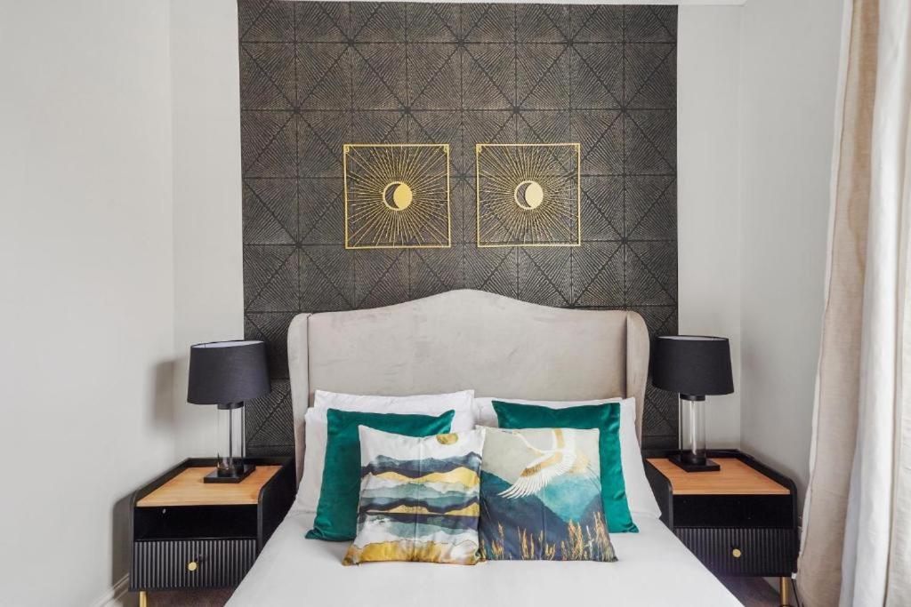 Holiday home Stylish Townhouse On The Stray - Sleeps 8 *