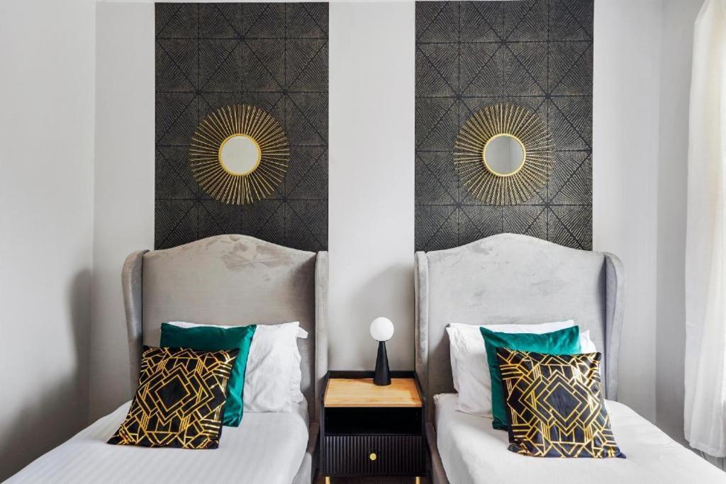 Stylish Townhouse On The Stray - Sleeps 8