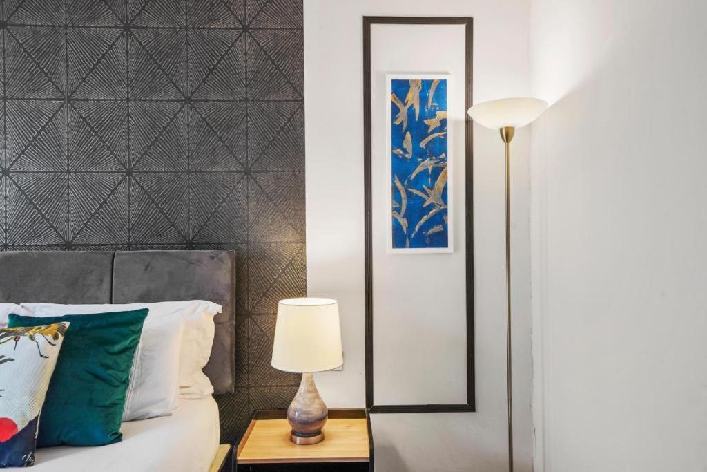 Stylish Townhouse On The Stray - Sleeps 8 Holiday home *