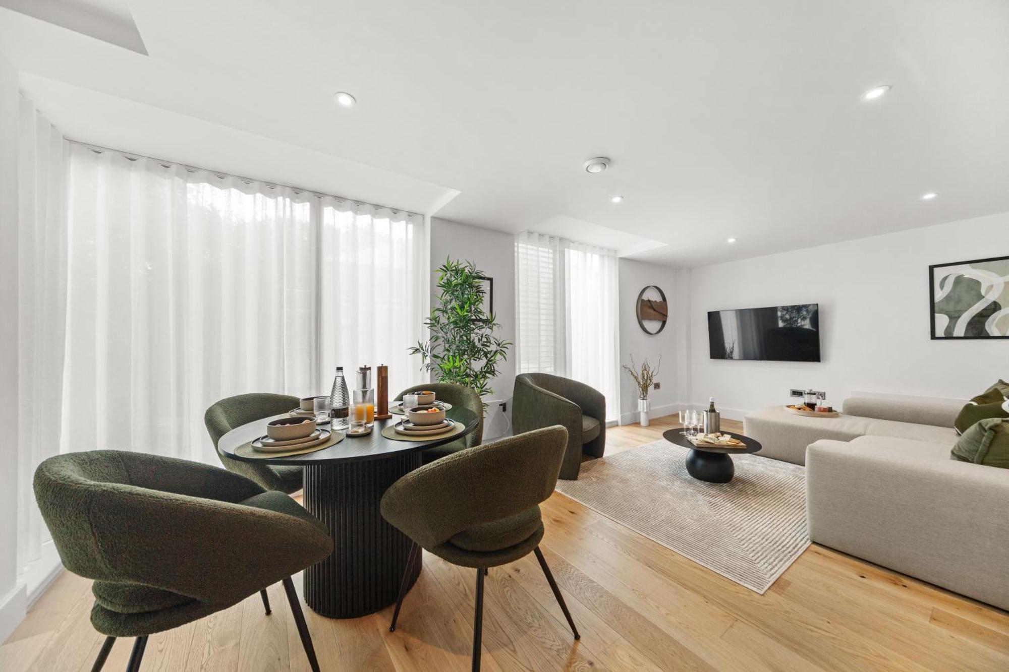 Atlas House Five Apartment
