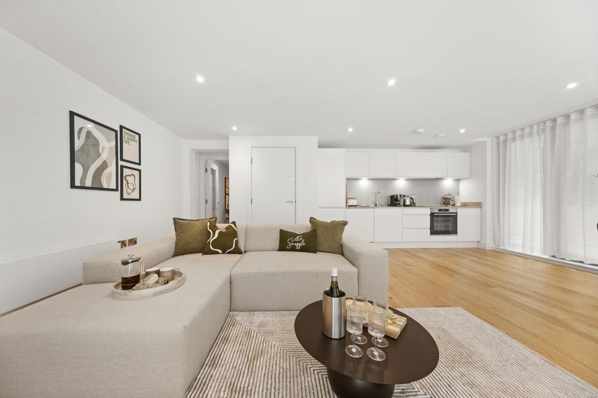 Atlas House Five Apartment *