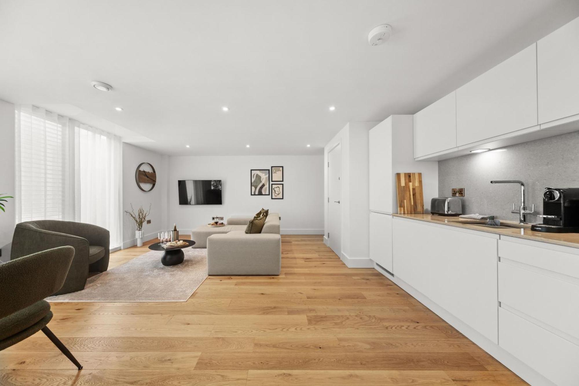 Atlas House Five Apartment *