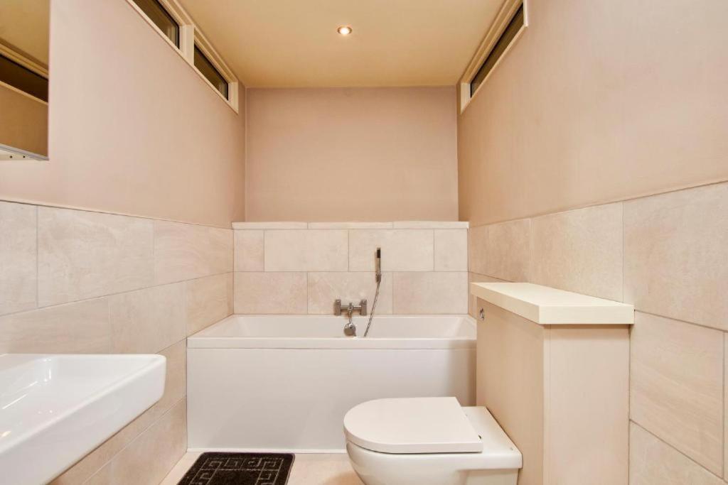 The Abode - Sleeps 6 Apartment