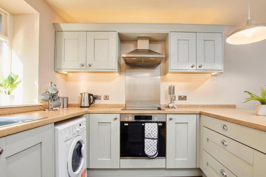 The Abode - Sleeps 6 *