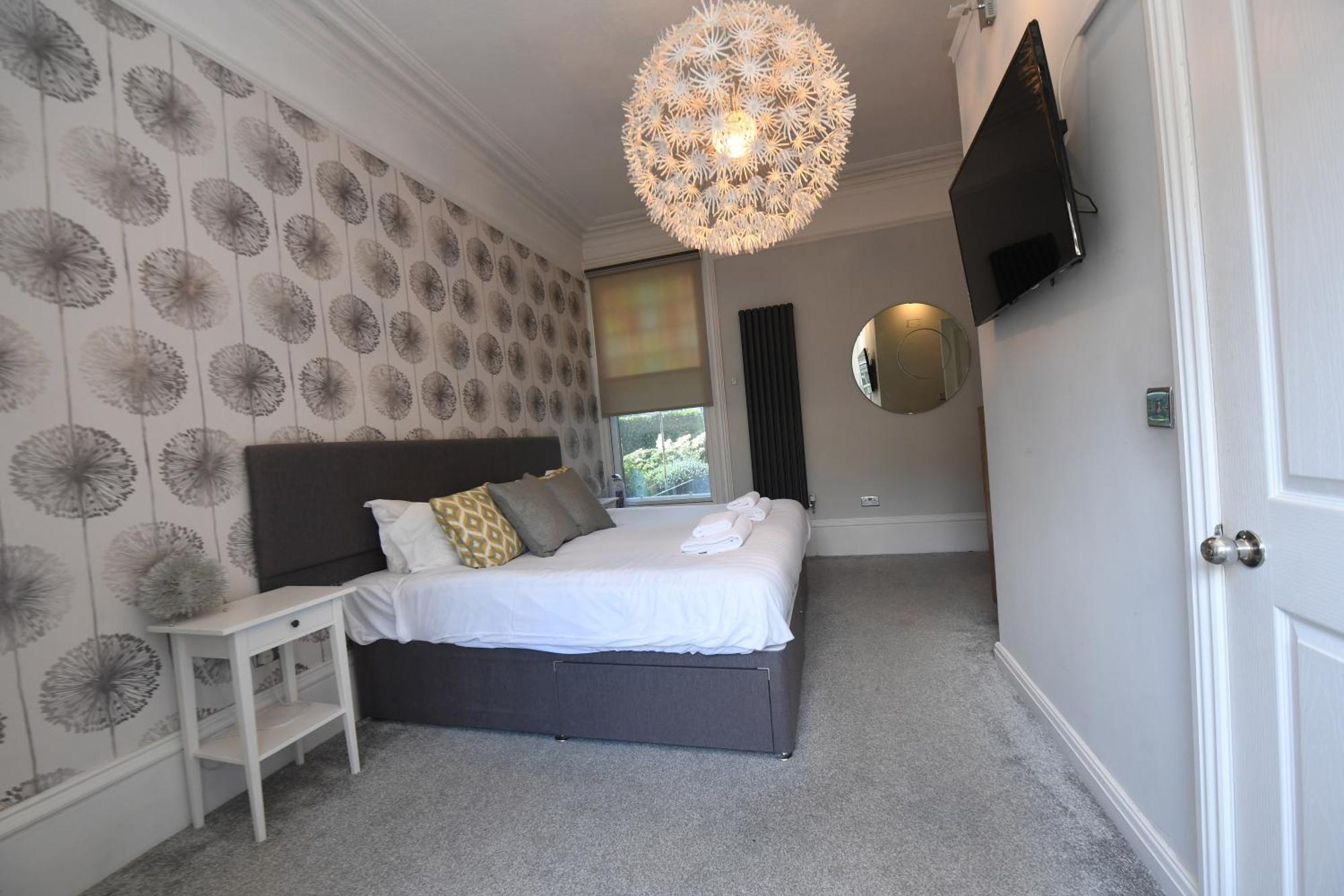 - Courtyard Mews - Garden Apartment