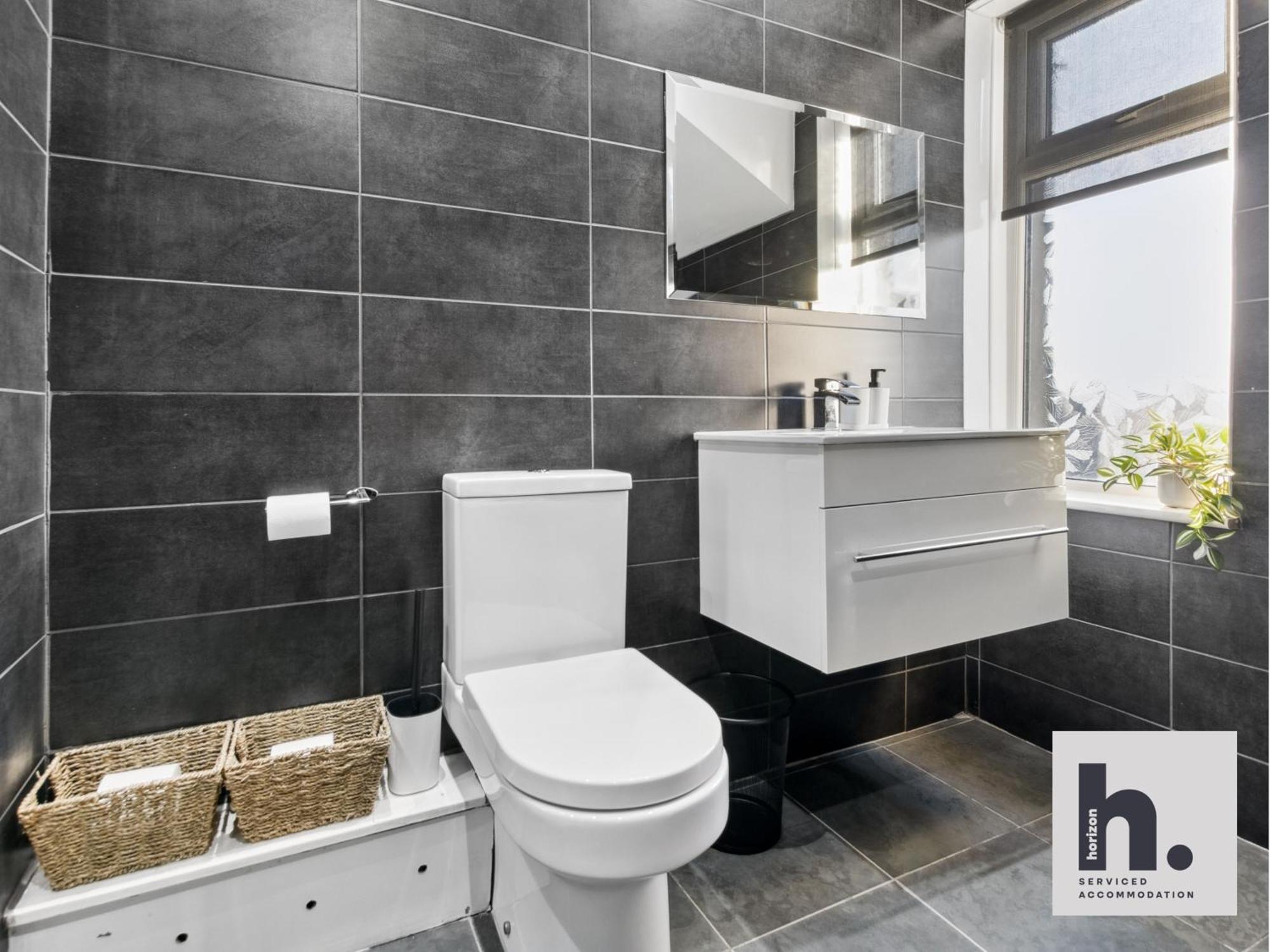 Apartment Free Parking - Penthouse - Business - Relocating - Lt *
