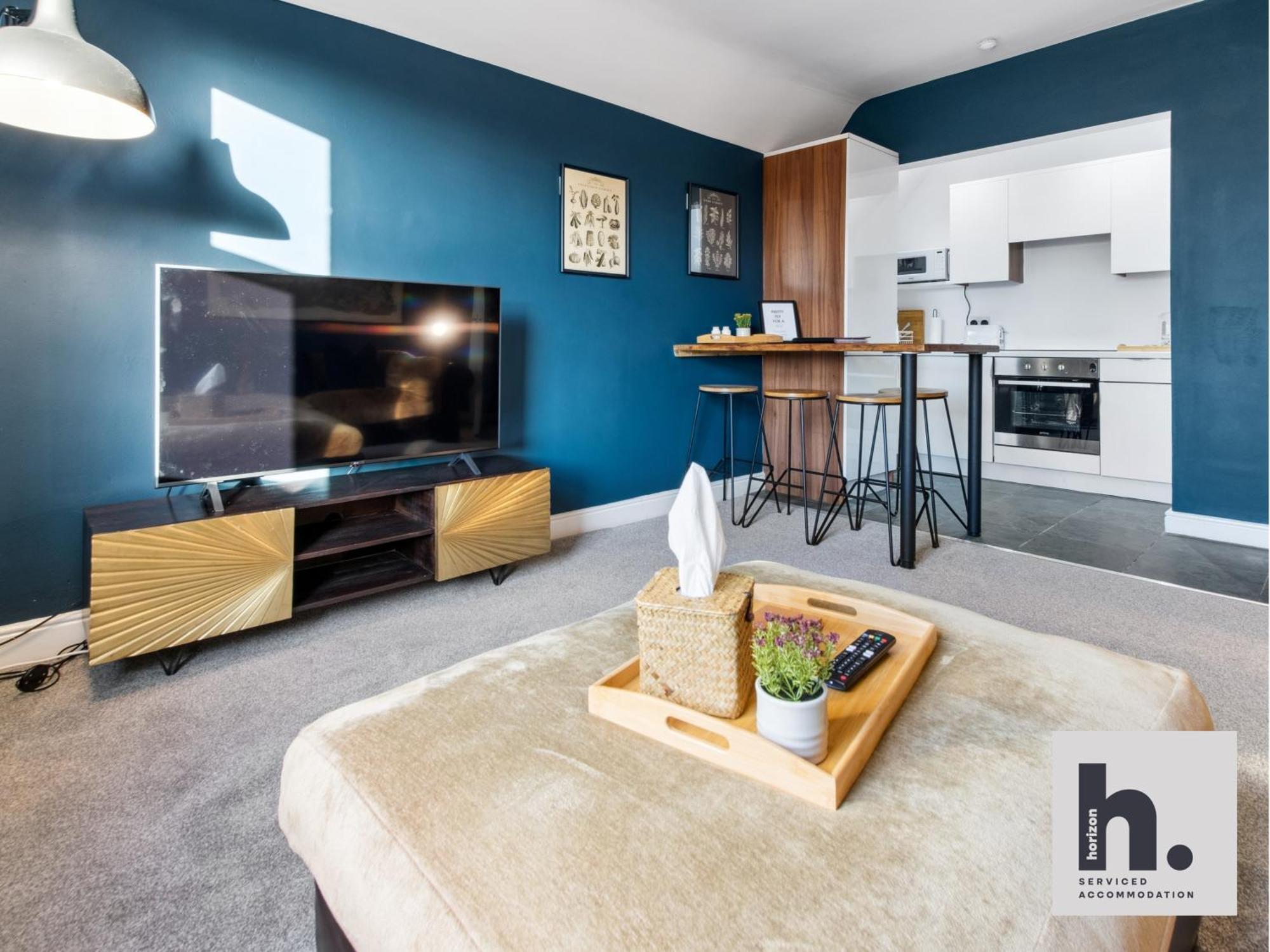 Apartment Free Parking - Penthouse - Business - Relocating - St