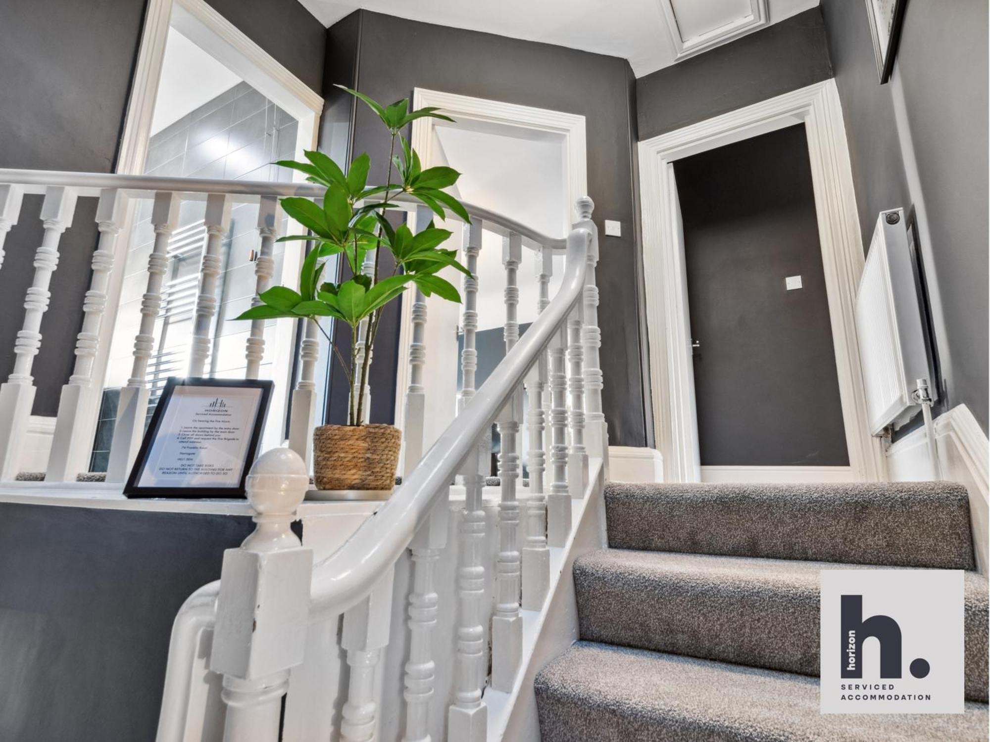 Apartment Free Parking - Penthouse - Business - Relocating - St *