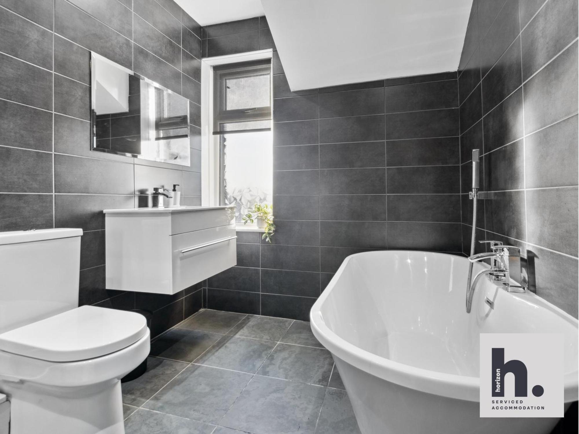 Apartment Free Parking - Penthouse - Business - Relocating - St *