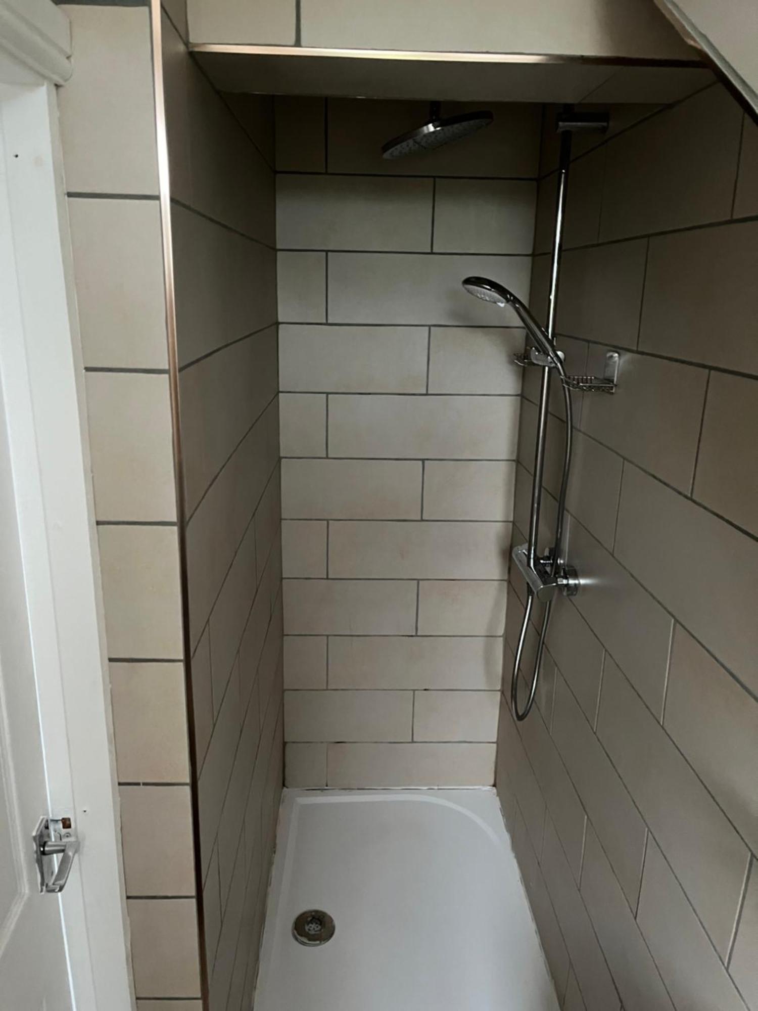 Second Floor Double En-suite Homestay Harrogate