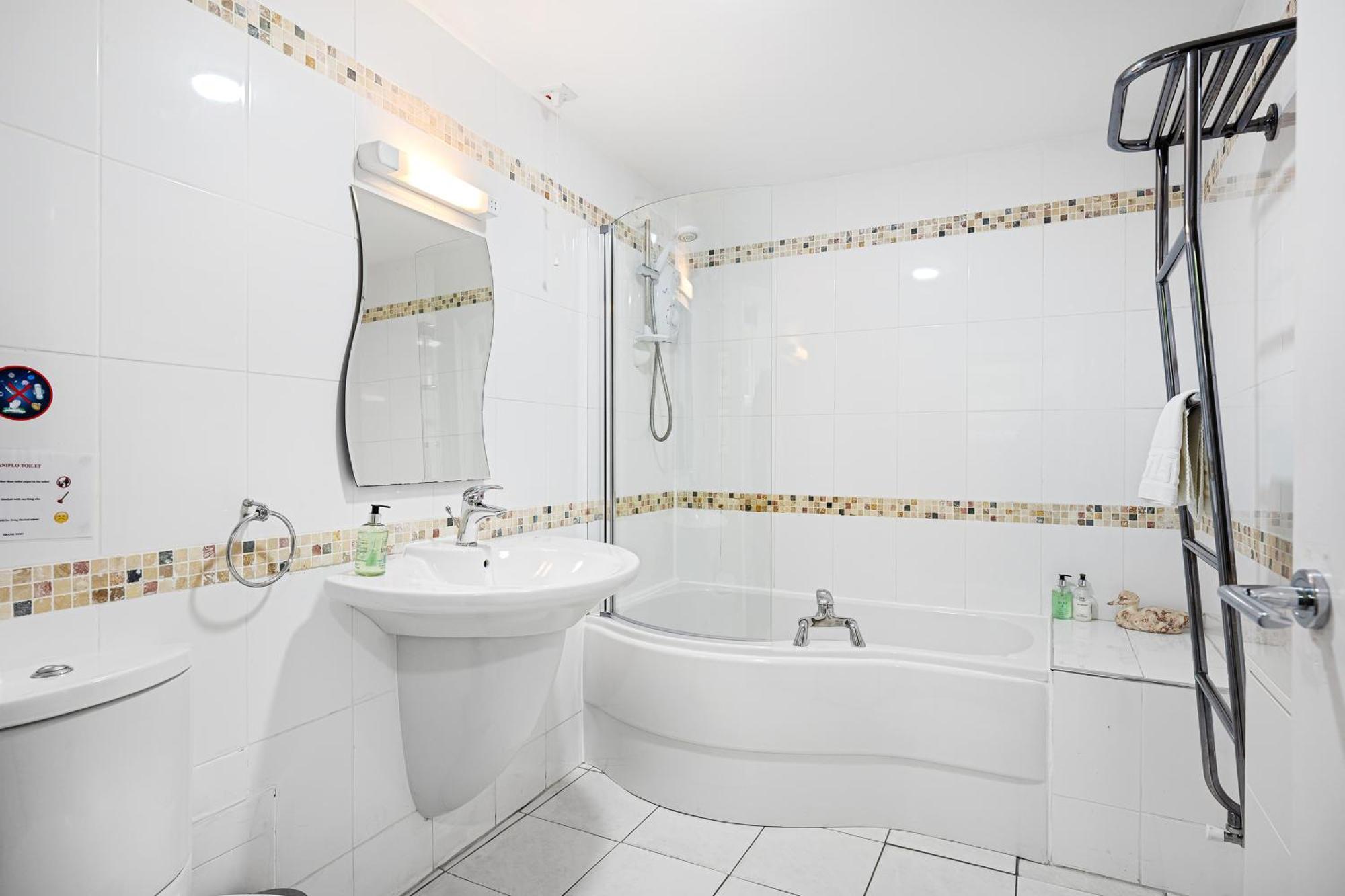 - Strawberry One - Private Parking Apartment Harrogate