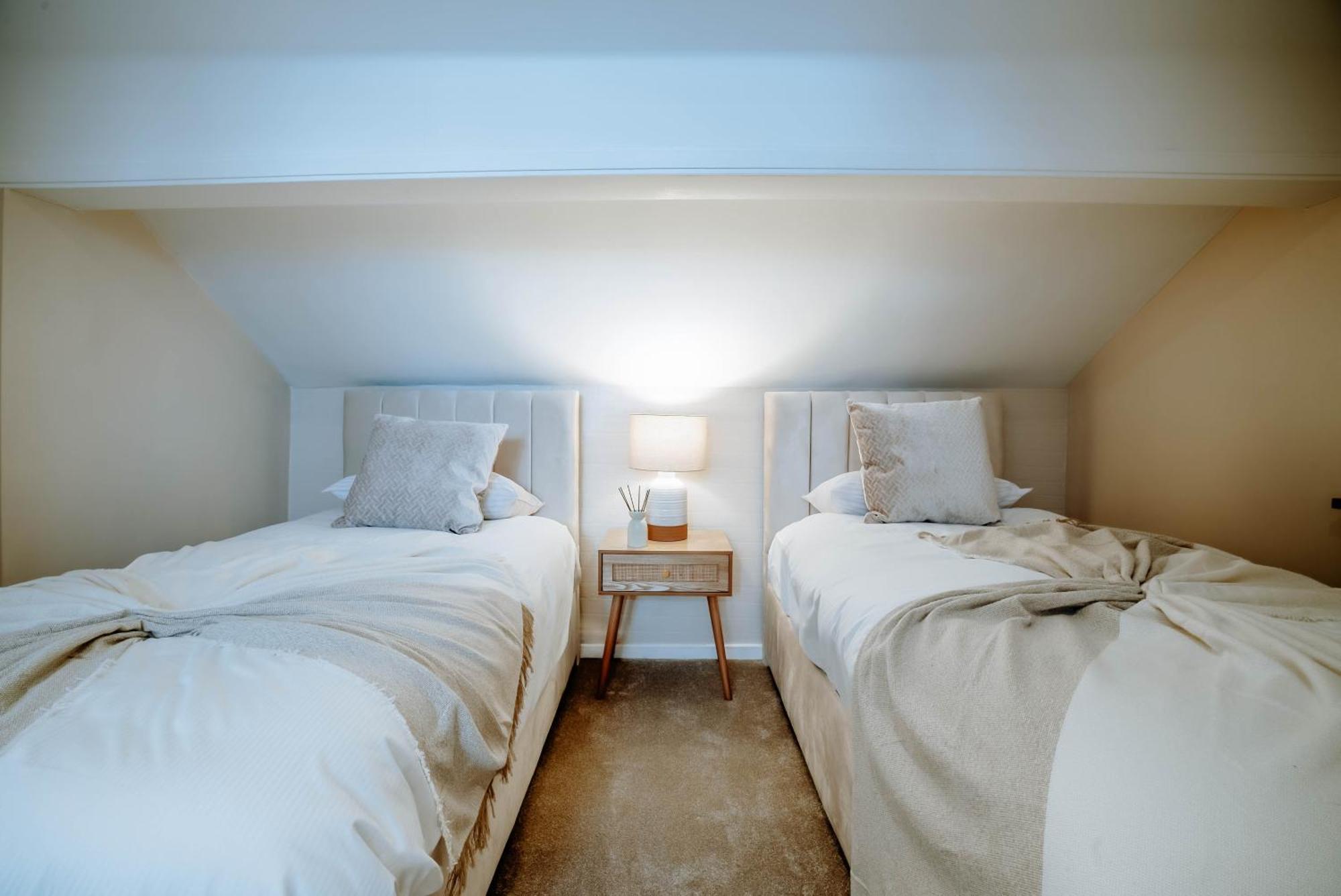 The Mayfield Townhouse - Central - 3 Bedrooms With Garden Holiday home *