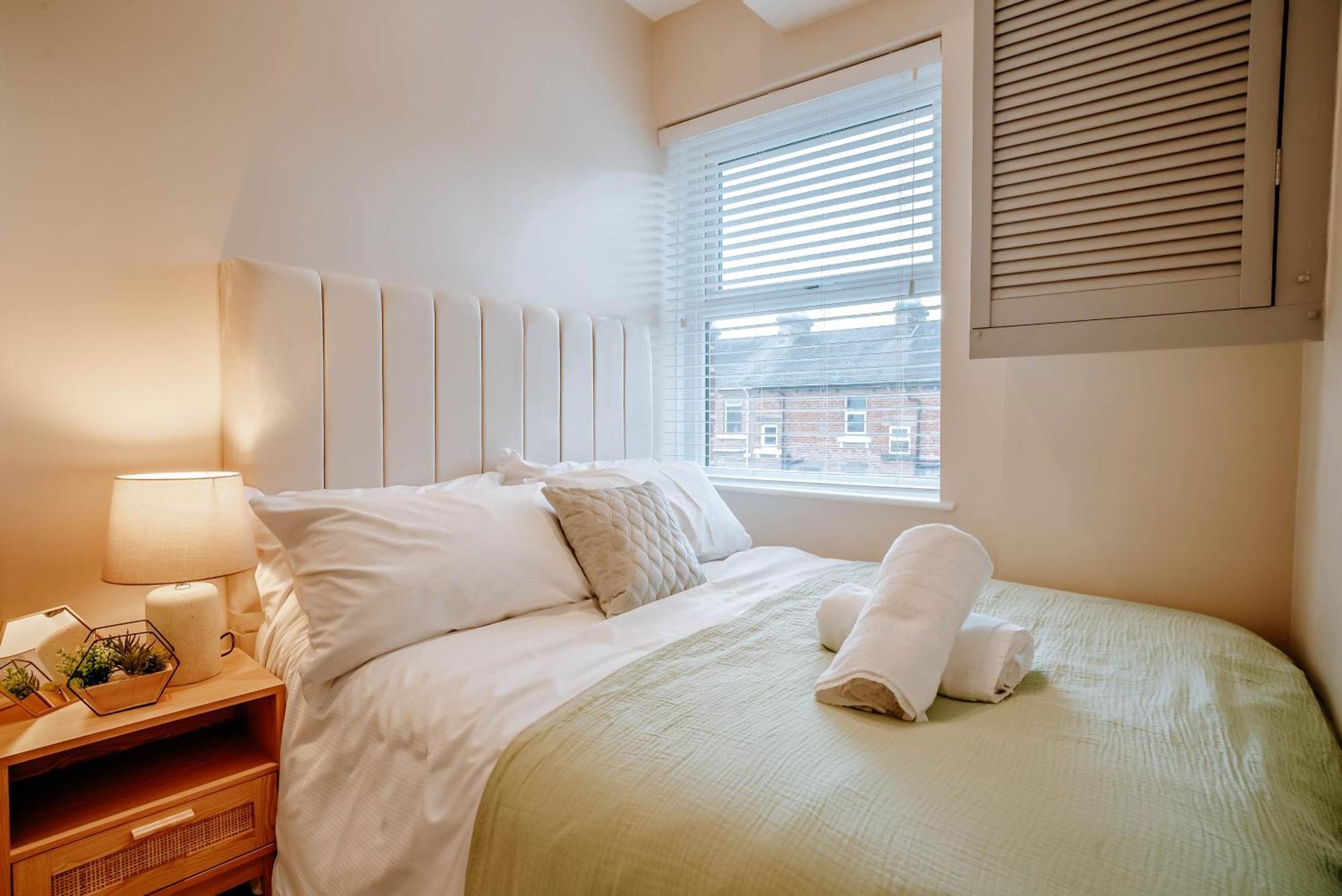The Mayfield Townhouse - Central - 3 Bedrooms With Garden Holiday home Harrogate