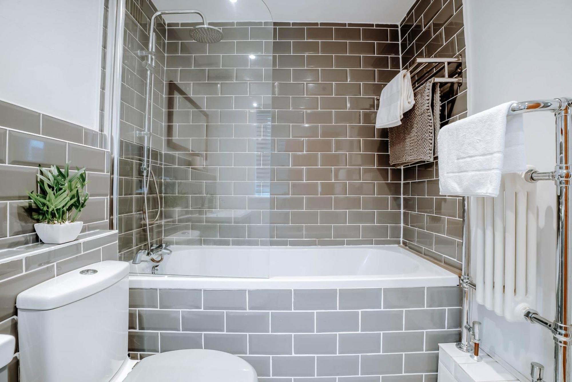 The Mayfield Townhouse - Central - 3 Bedrooms With Garden