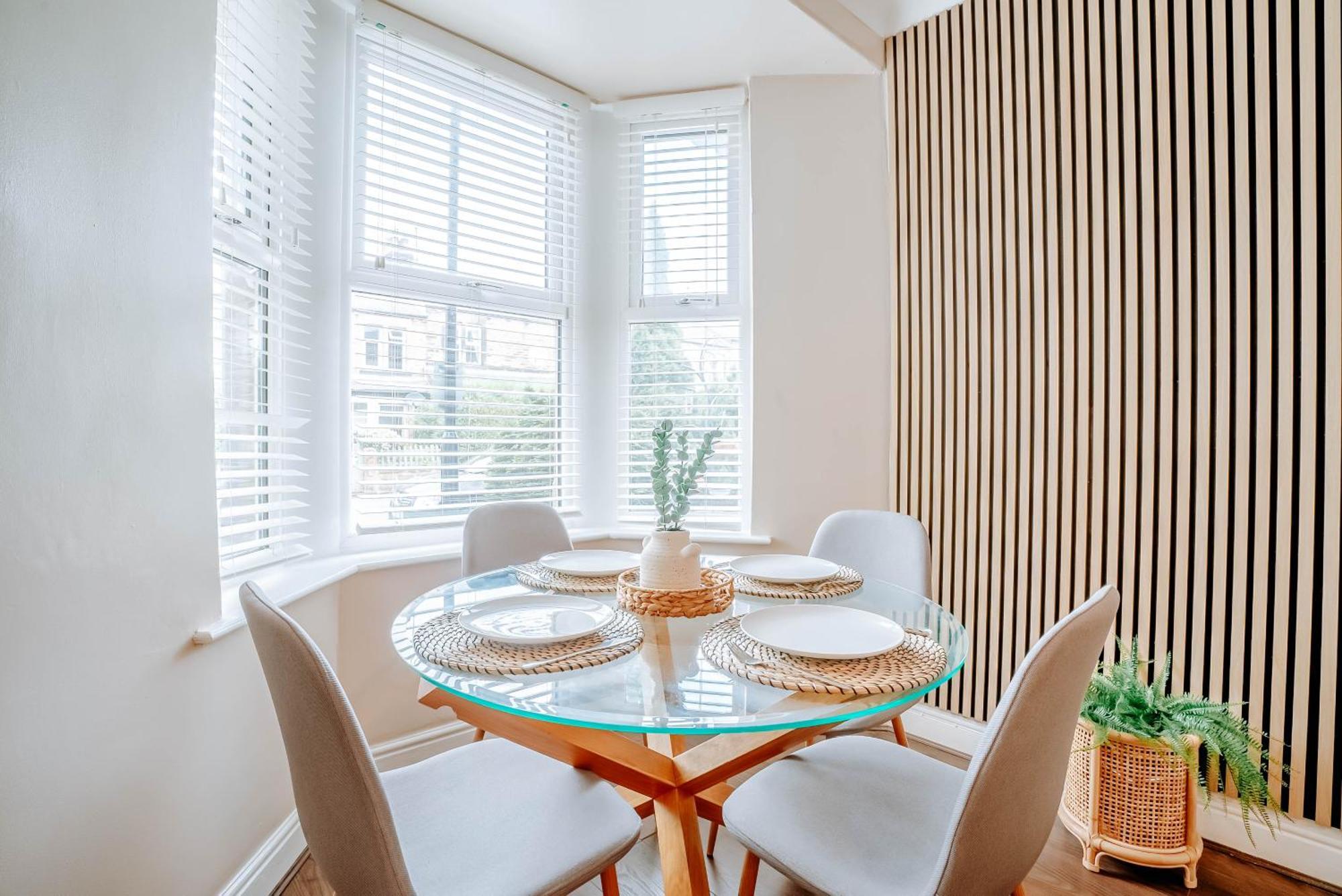 The Mayfield Townhouse - Central - 3 Bedrooms With Garden Holiday home Harrogate