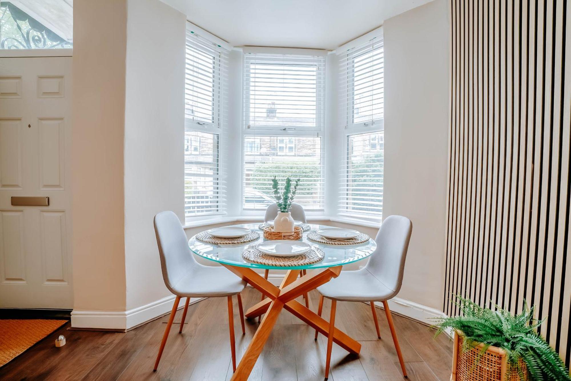 The Mayfield Townhouse - Central - 3 Bedrooms With Garden Holiday home Harrogate