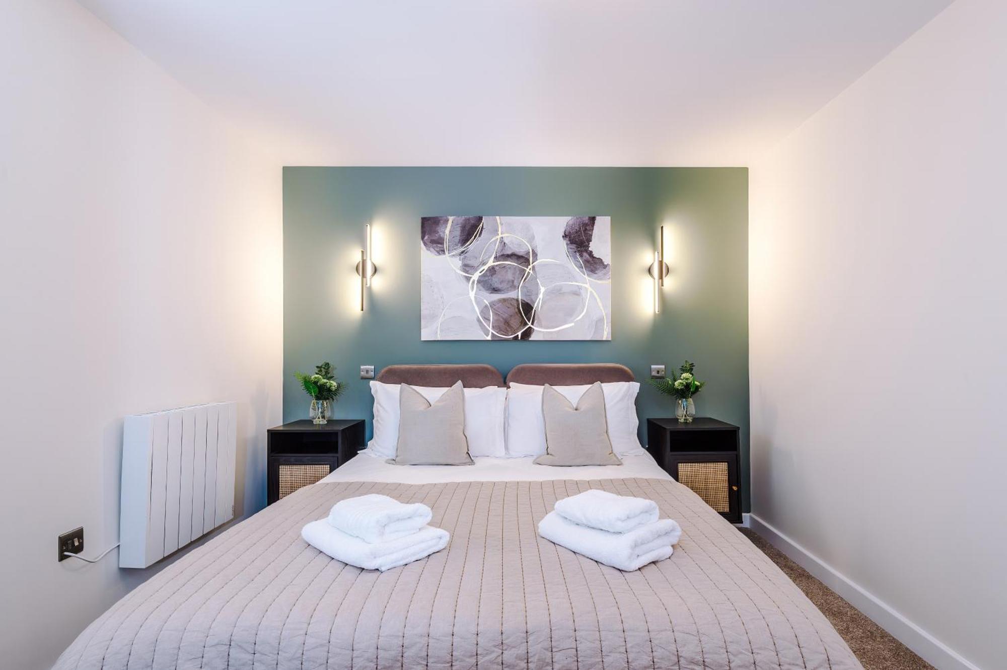 House 3 - 2 Bed Duplex Apartment *