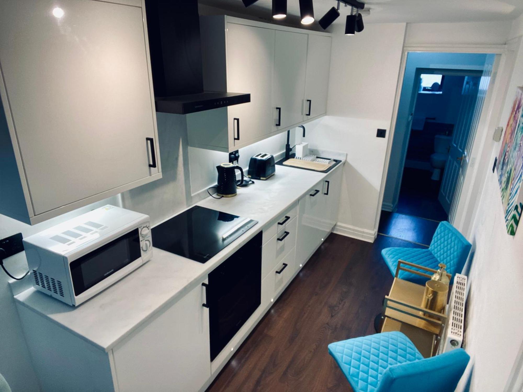 2 Bedroom - Garden Apartment, With Parking Apartment *