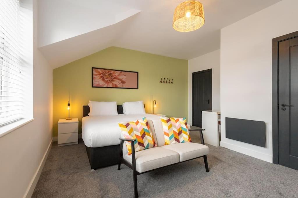 Rockholme - Group & 1gb Wifi