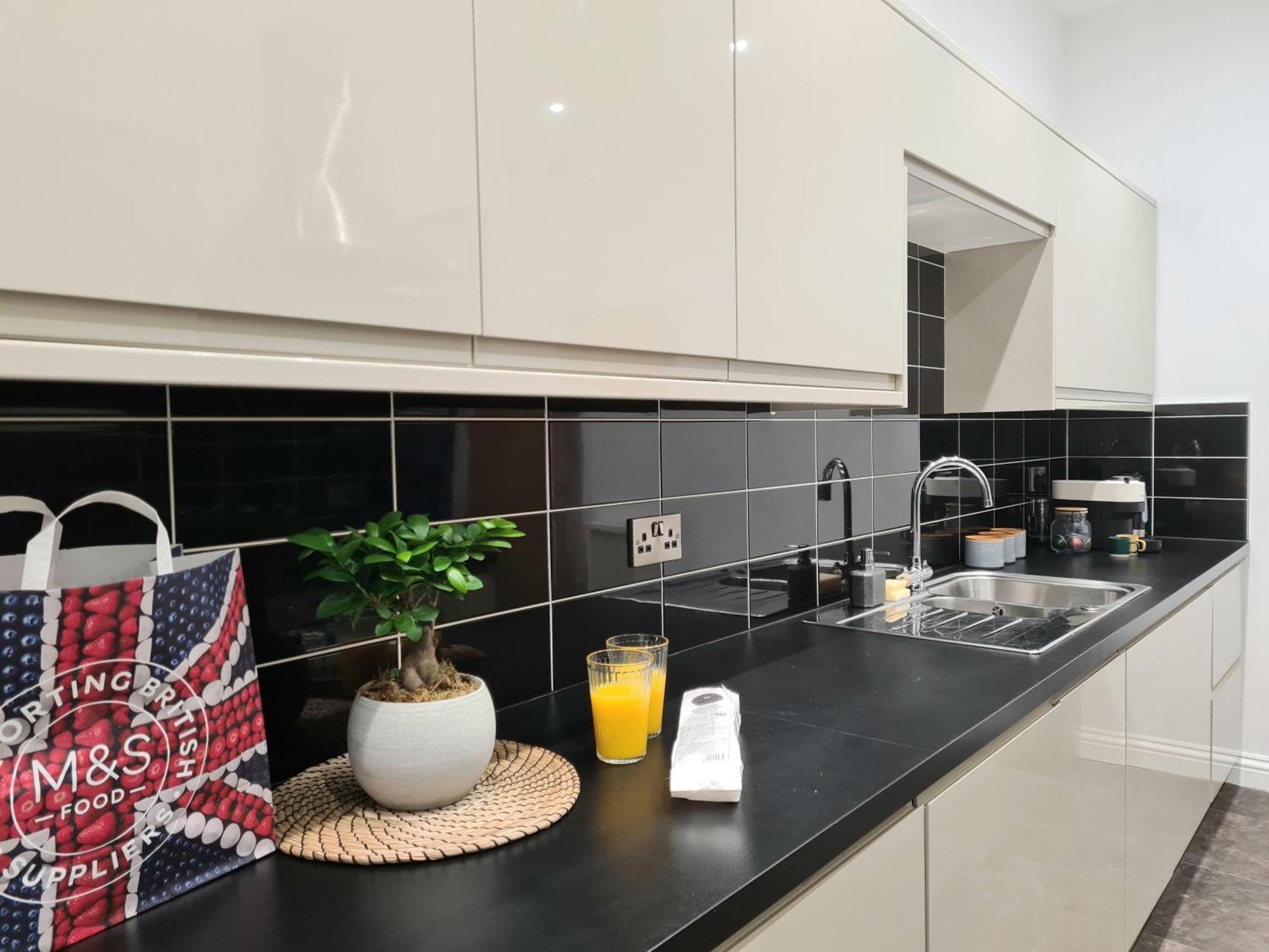 Apartment Royal Retreat - Free Parking Nearby Ultra Fast Wifi *