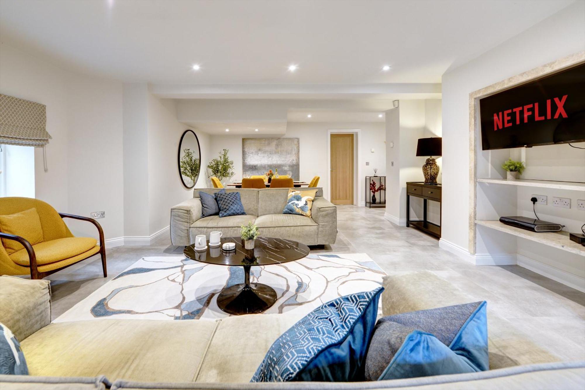 Elmleigh Nook - With Parking *