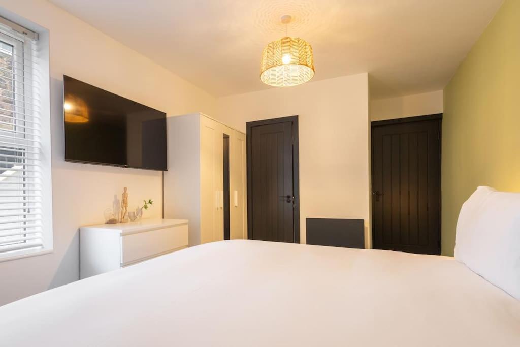 Kist Accommodates - Contractor - Message Prior To Holiday home *