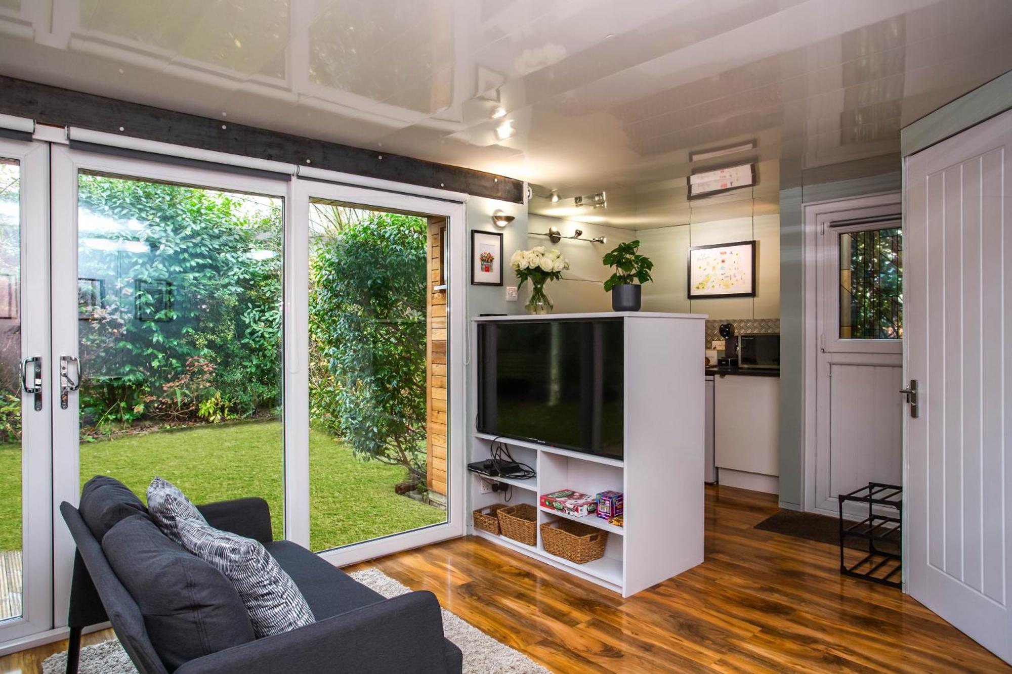 Stylish With Huge Private Garden