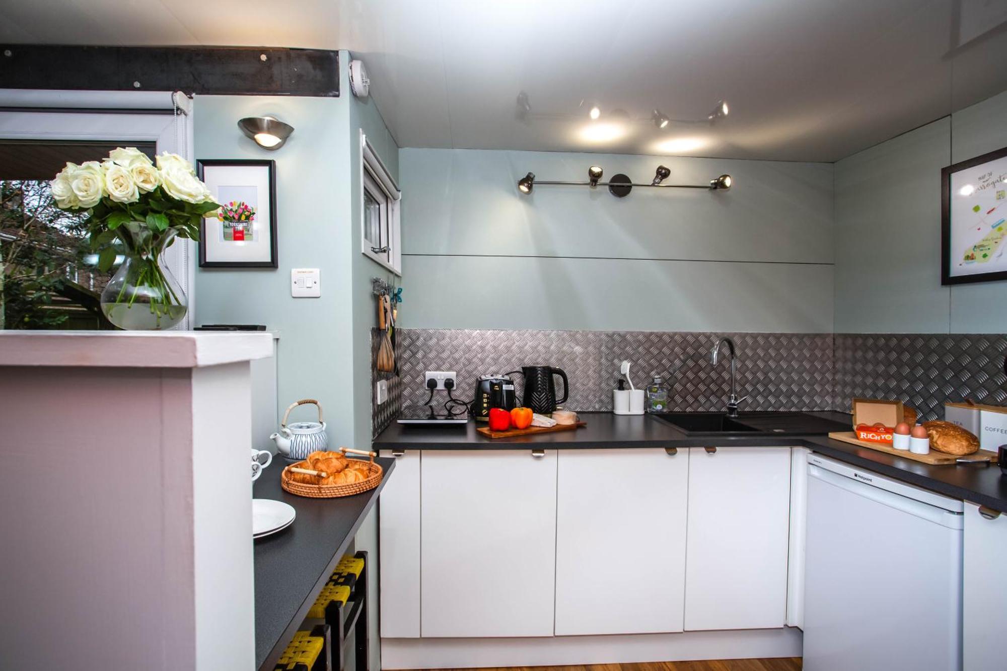 Stylish With Huge Private Garden Apartment