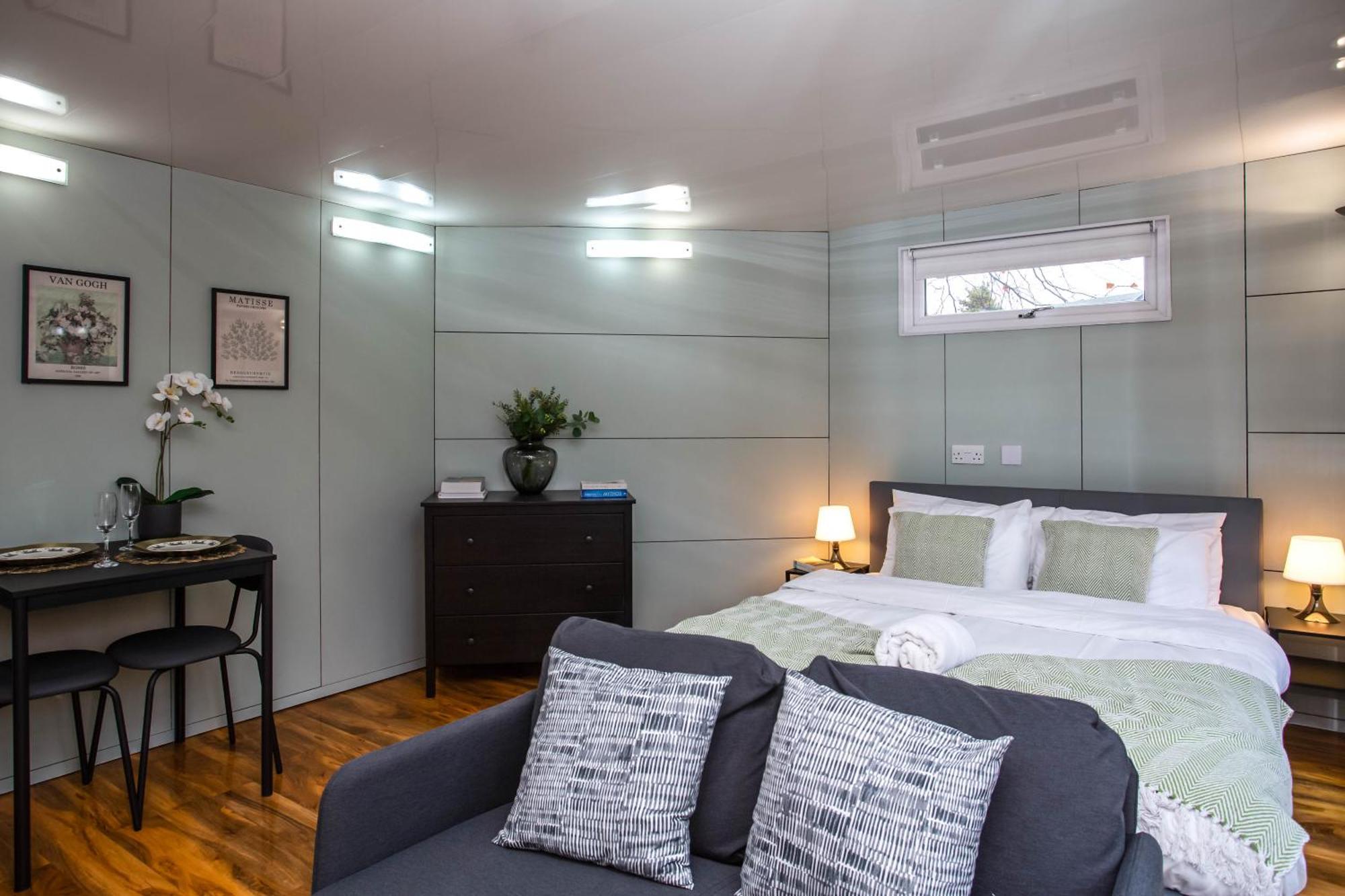 Apartment Stylish With Huge Private Garden