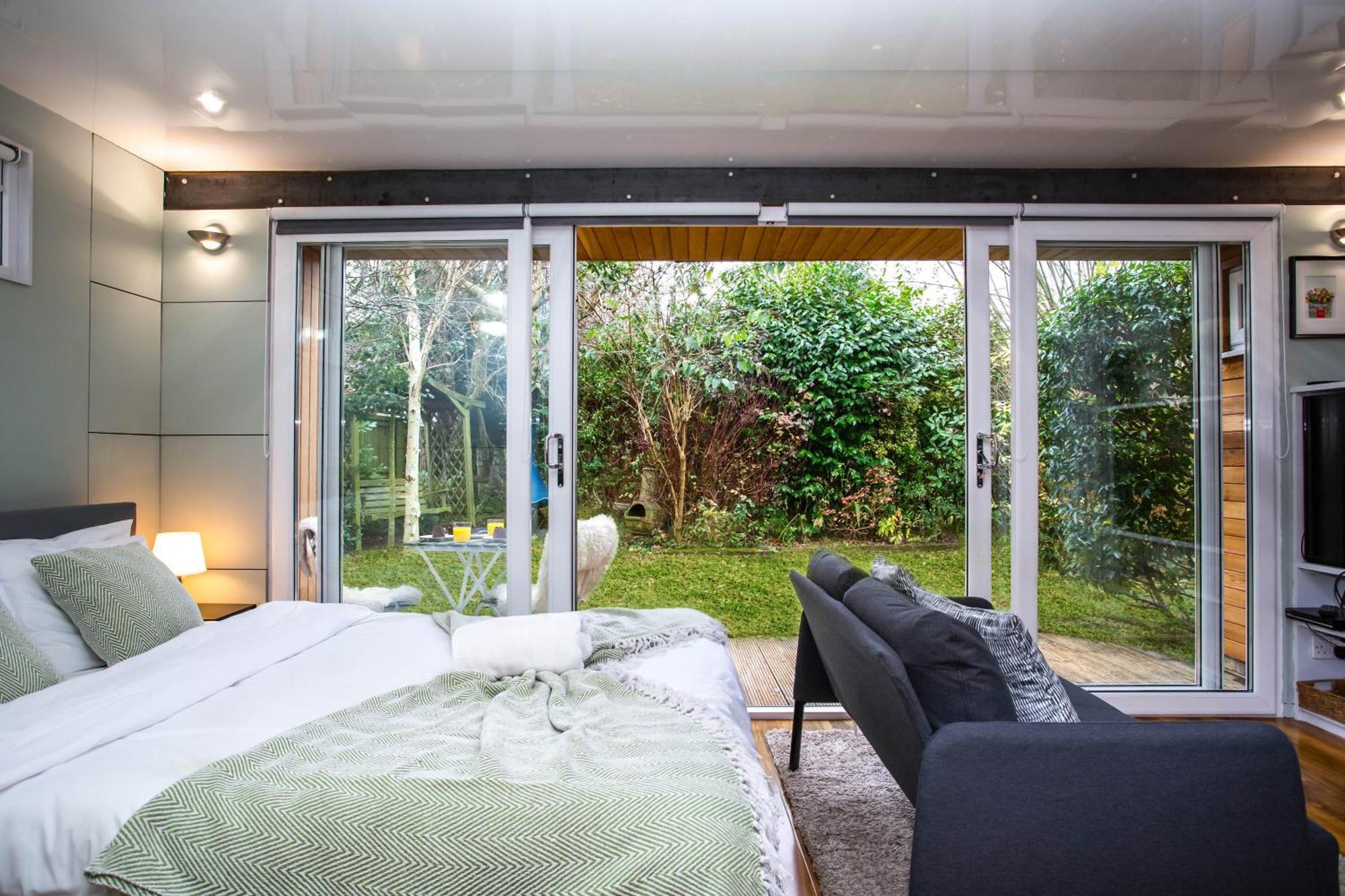 Apartment Stylish With Huge Private Garden *
