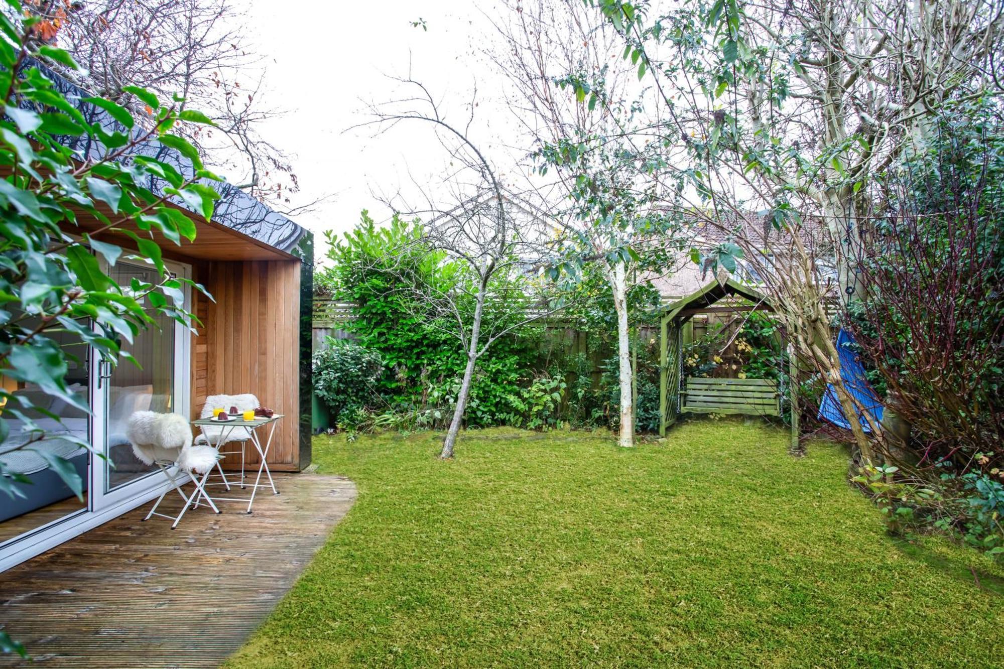 Stylish With Huge Private Garden Apartment