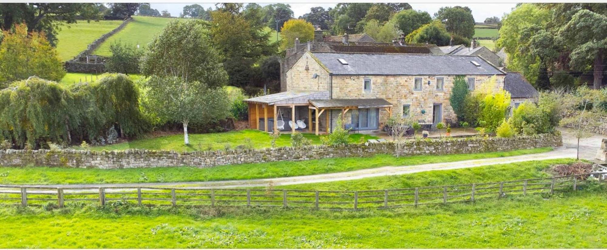 Holiday home 5-bed Country Retreat In With Hot Tub