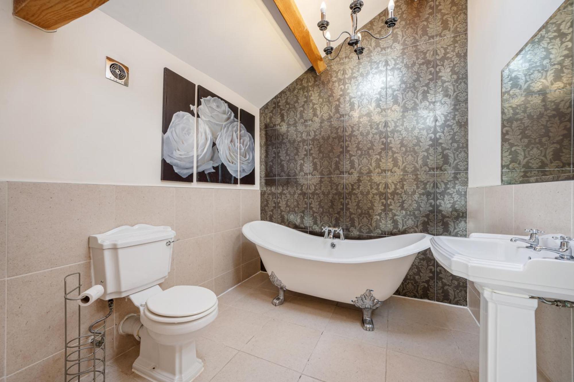 5-bed Country Retreat In With Hot Tub *