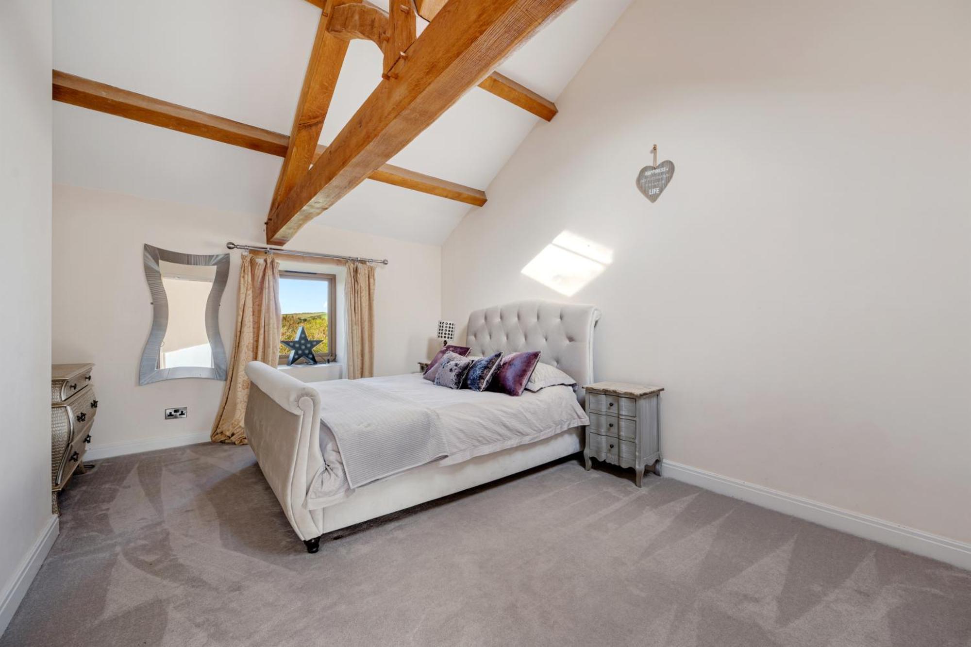 5-bed Country Retreat In With Hot Tub