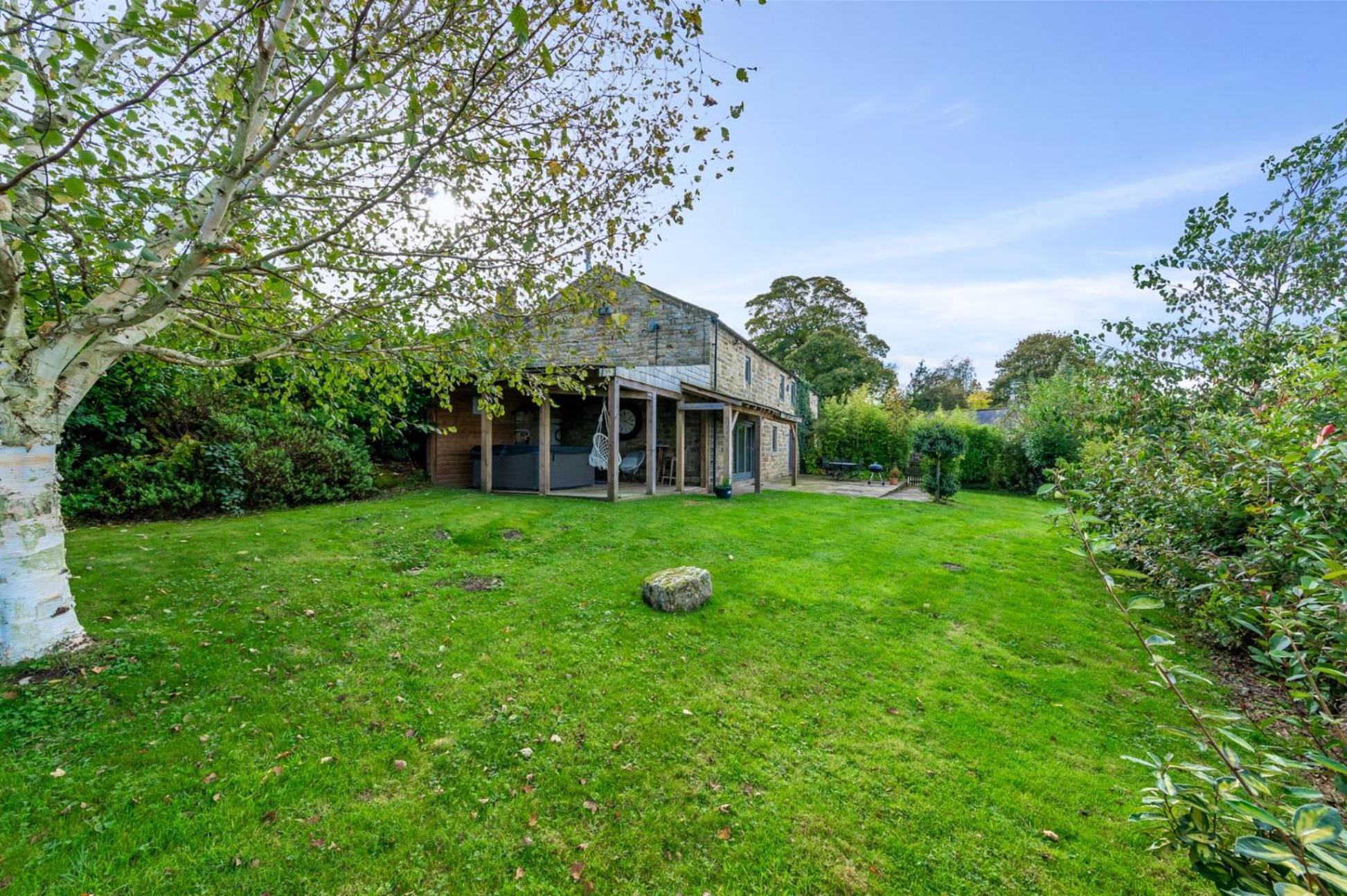 Holiday home 5-bed Country Retreat In With Hot Tub *