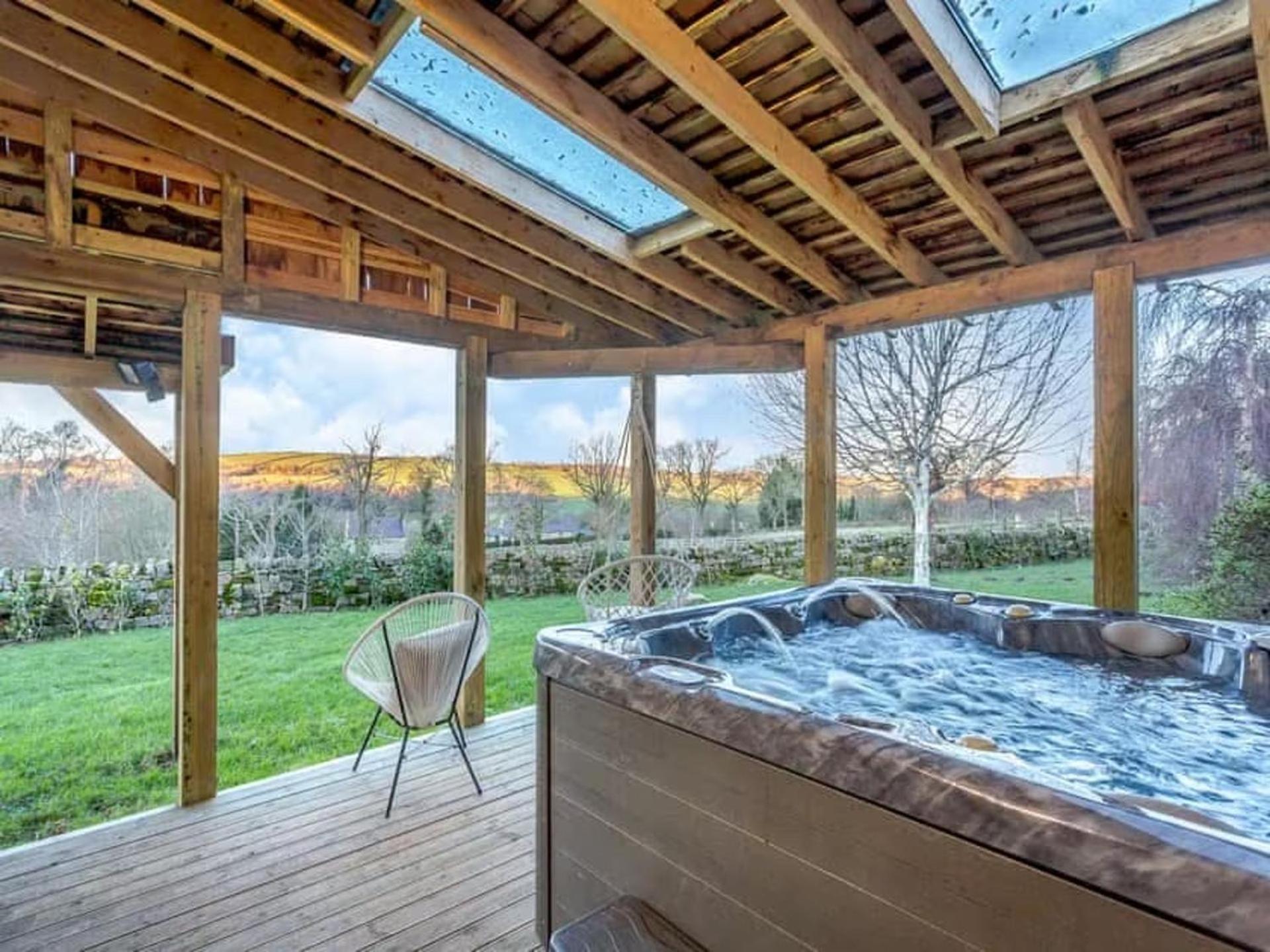 Holiday home 5-bed Country Retreat In With Hot Tub