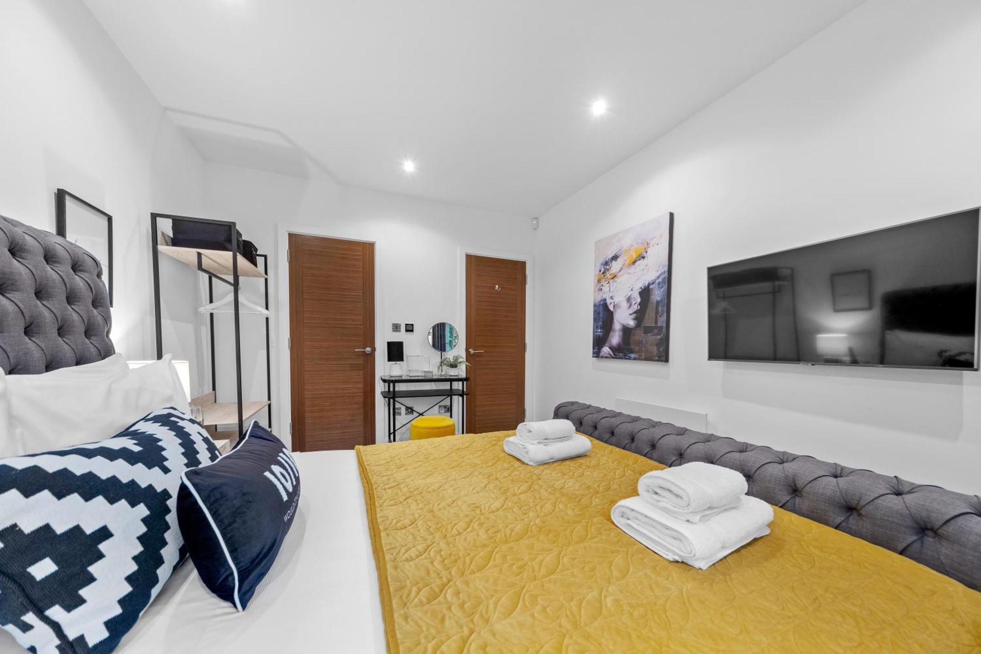 Springfield Thirteen Apartment