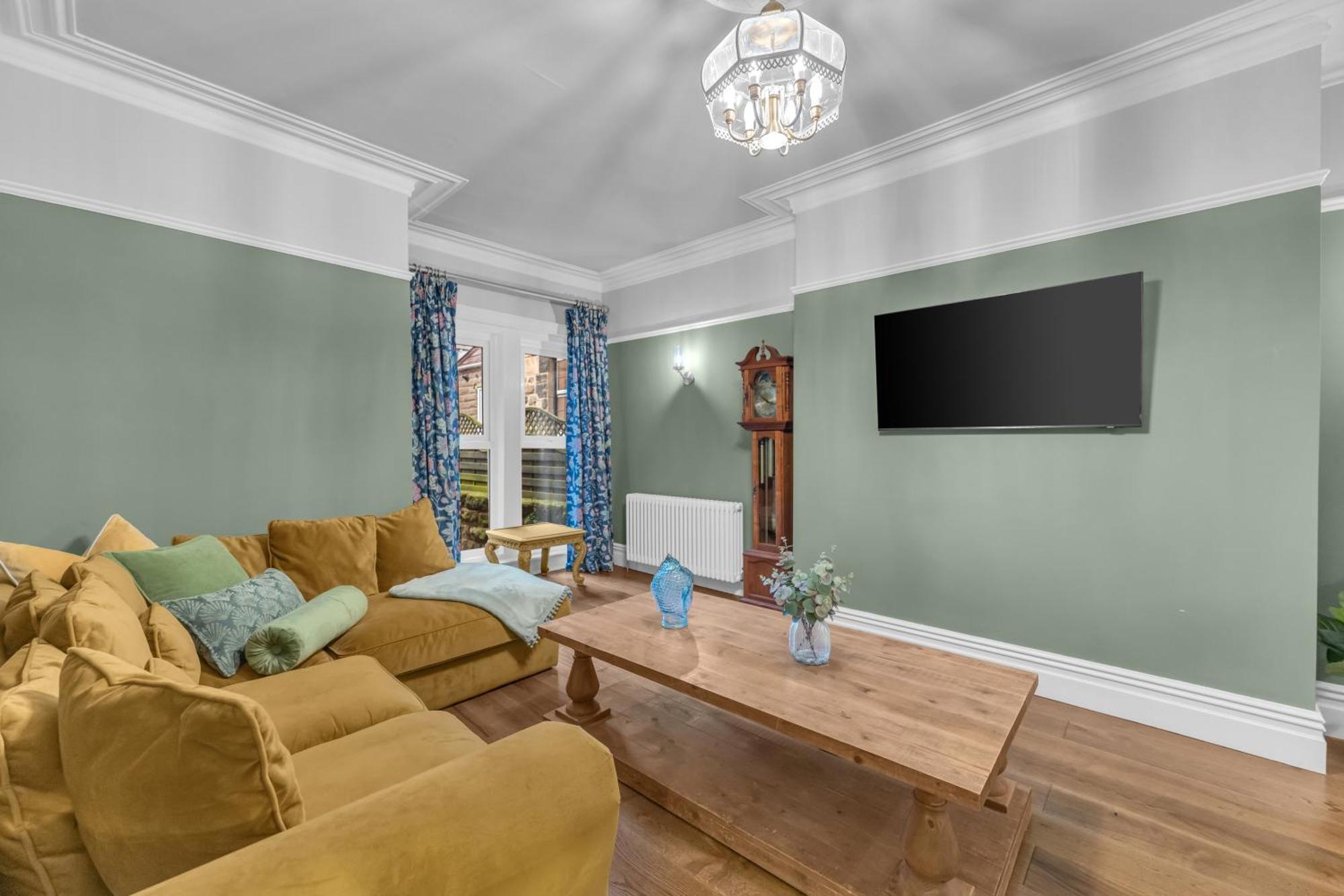 Holiday home Heights - Pure Luxury Sleeps Up To 16 *