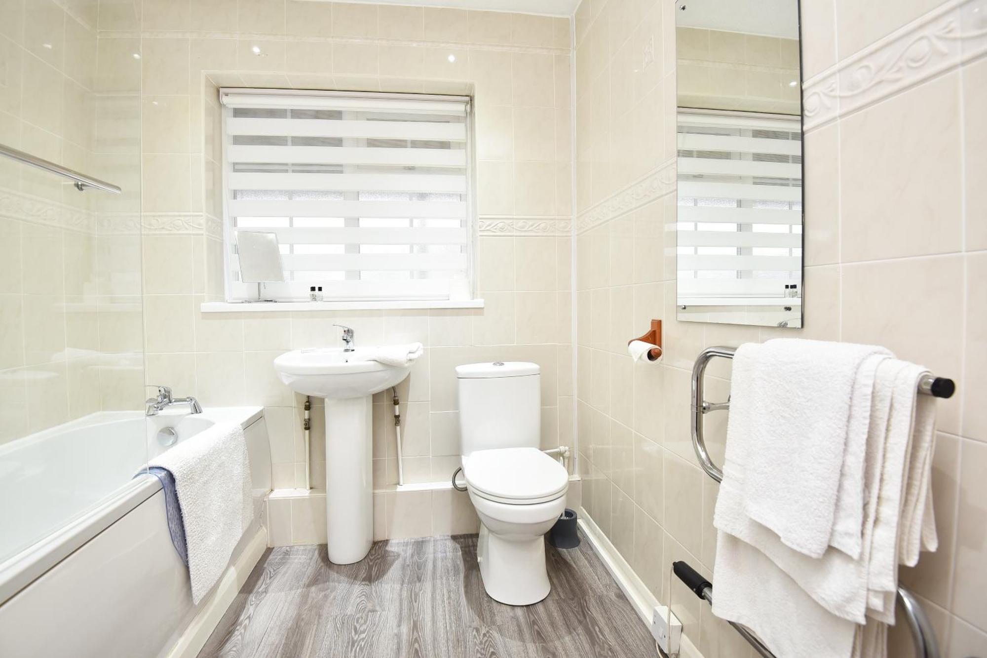 Chequers 3* Harrogate
