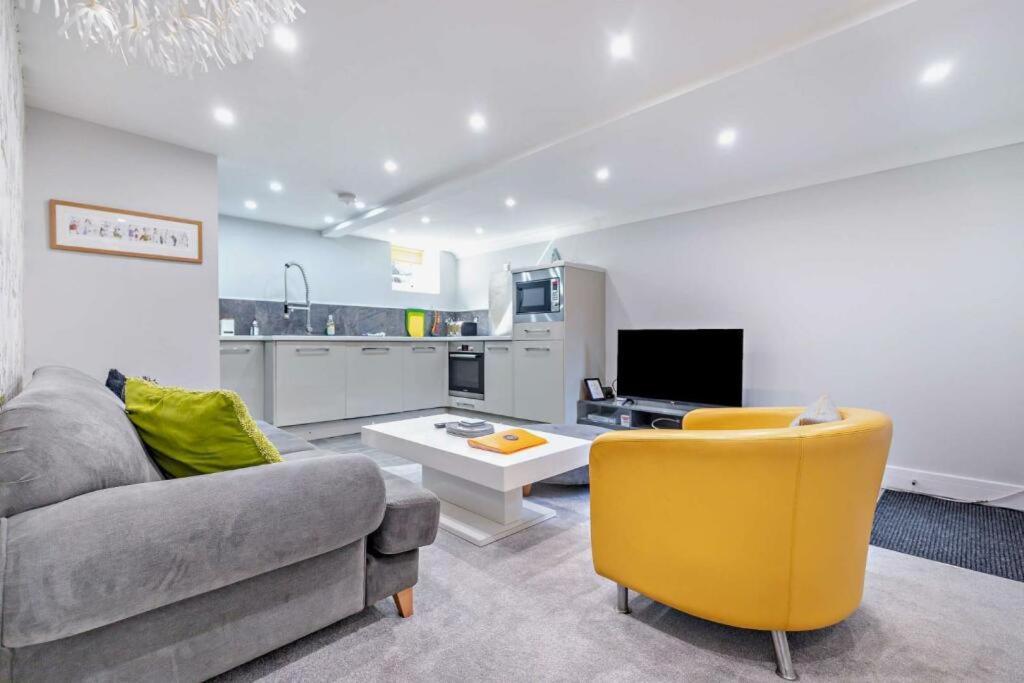 - Garden Mews * Harrogate