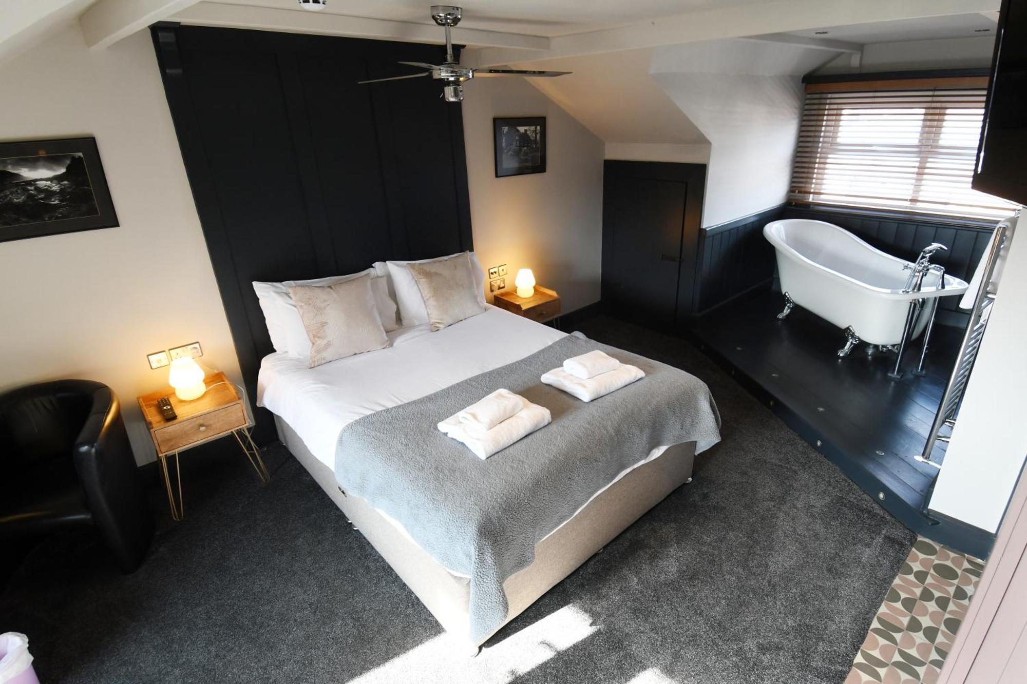 Hotel The At Cheltenham Parade 4*