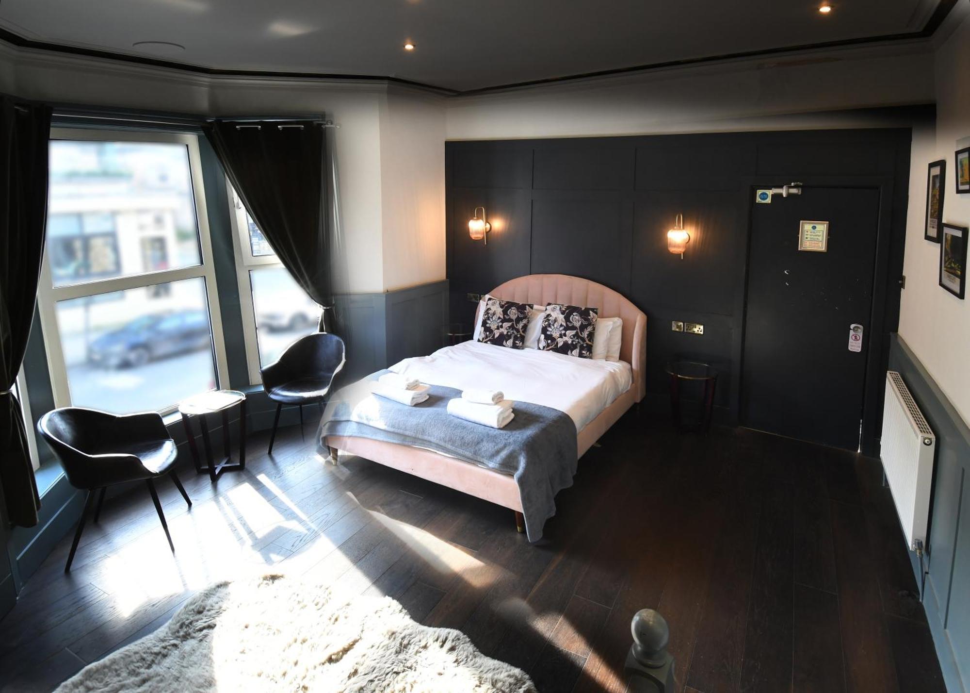 The At Cheltenham Parade 4* Harrogate