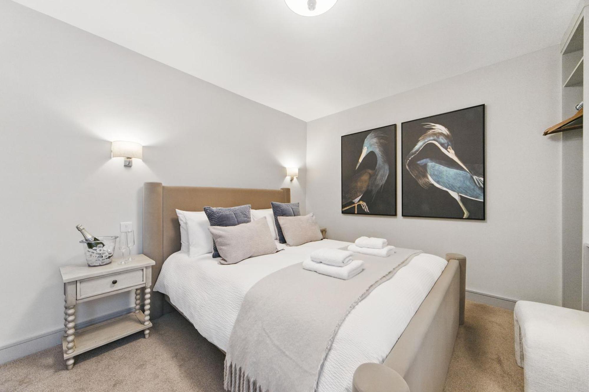 14 York Place Apartment *