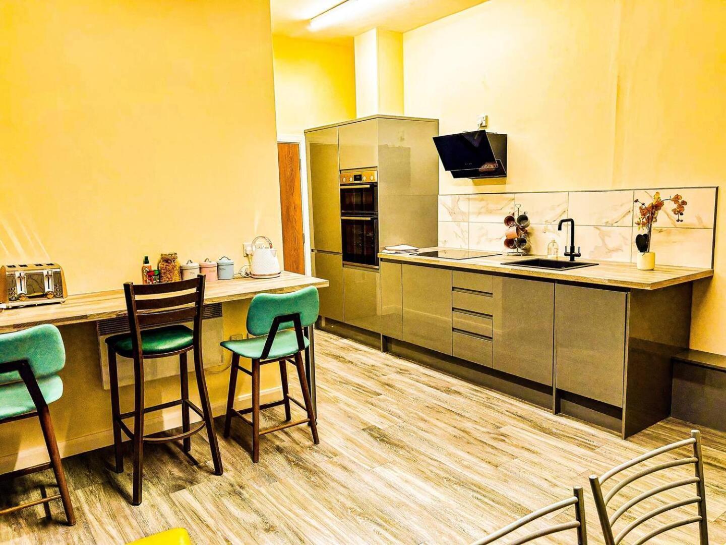 Betty's Apartment- Metres From Train Station Harrogate